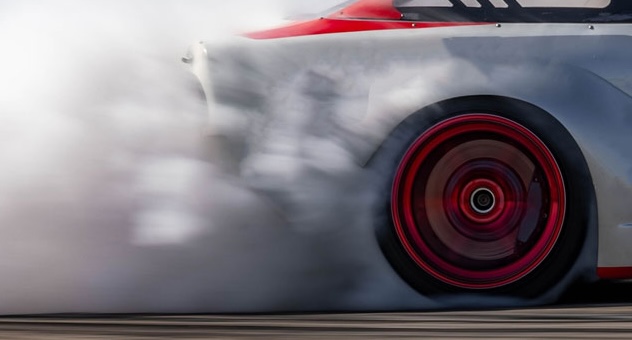 PXL_20230507_142535864 Blurred wheel of a speeding car