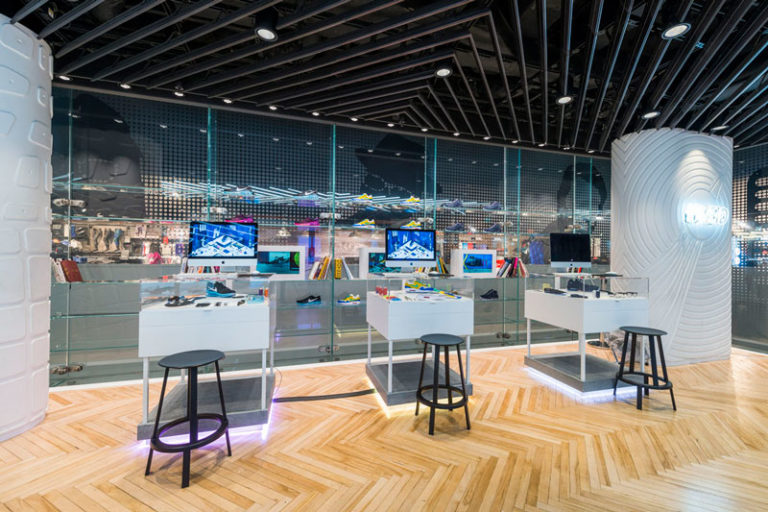 An actionable guide to omnichannel content strategy 4 Nike oxford street 768x512 1