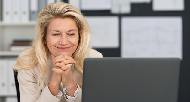 business-woman-at-laptop