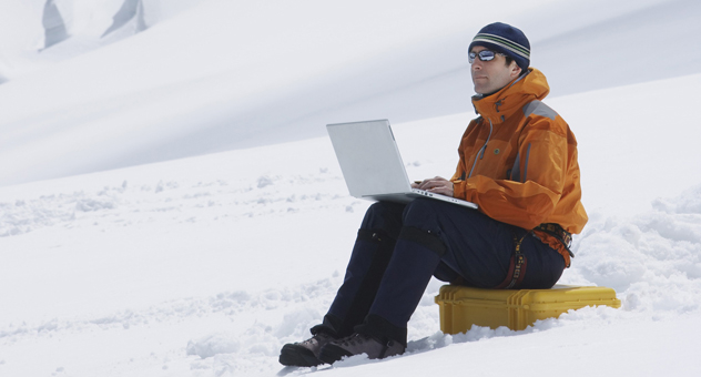 man-on-snow-with-laptop
